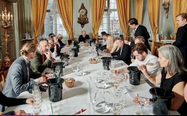 Boble-bonanza på ambassaden: Den champagne var som et overrumplende møde med et Asger Jorn-maleri